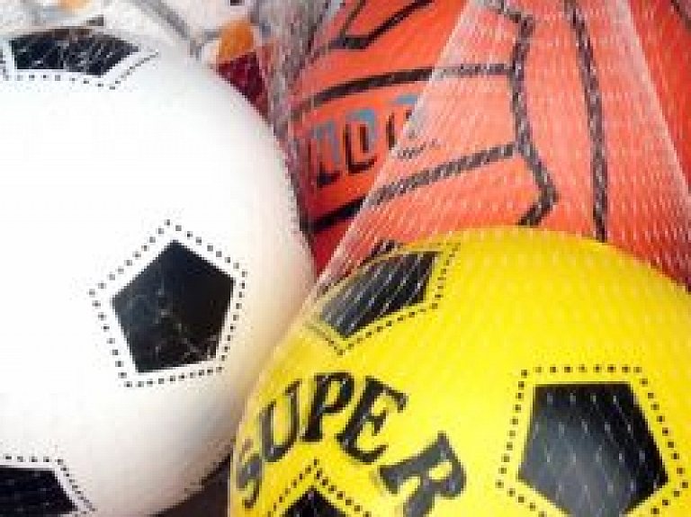 "Grobiņa" sarūpē pirmo zaudējumu "Varavīksnes" futbolistiem