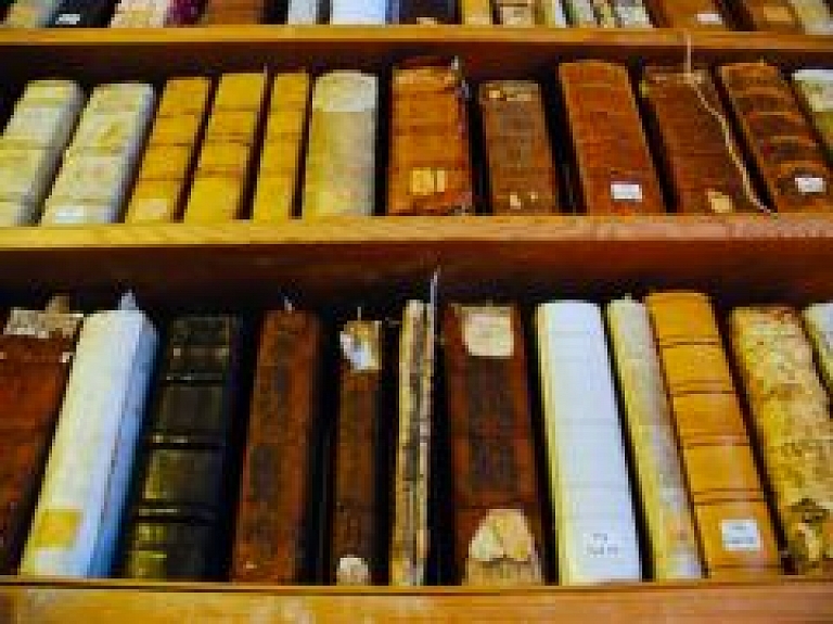 Valkas novada bibliotēkas krājumus papildina jaunas grāmatas