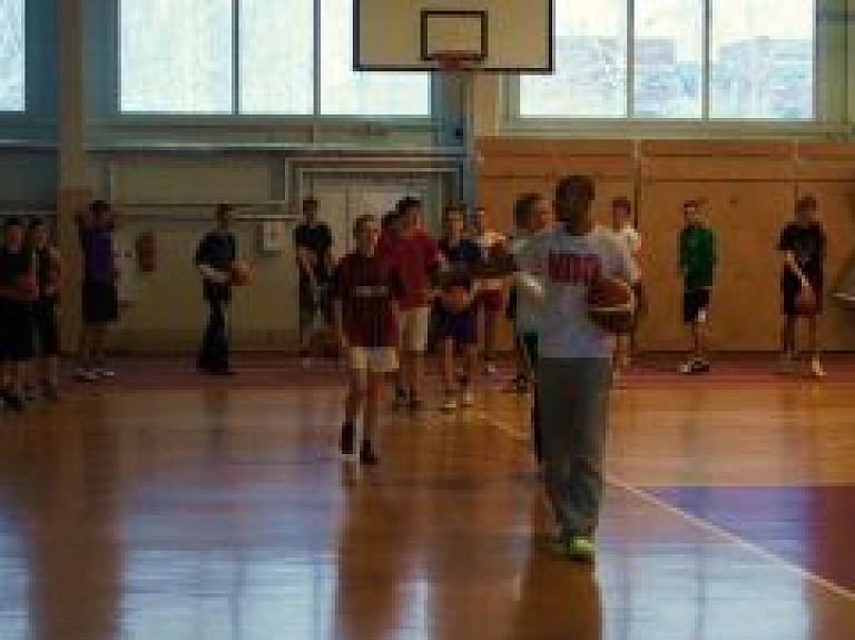 BK "Jēkabpils" basketbolisti liek pasvīst 3.vidusskolas audzēkņiem