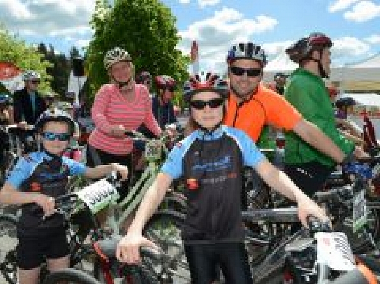 Ķekavas velomaratonā finišē Baltijas labākie riteņbraucēji