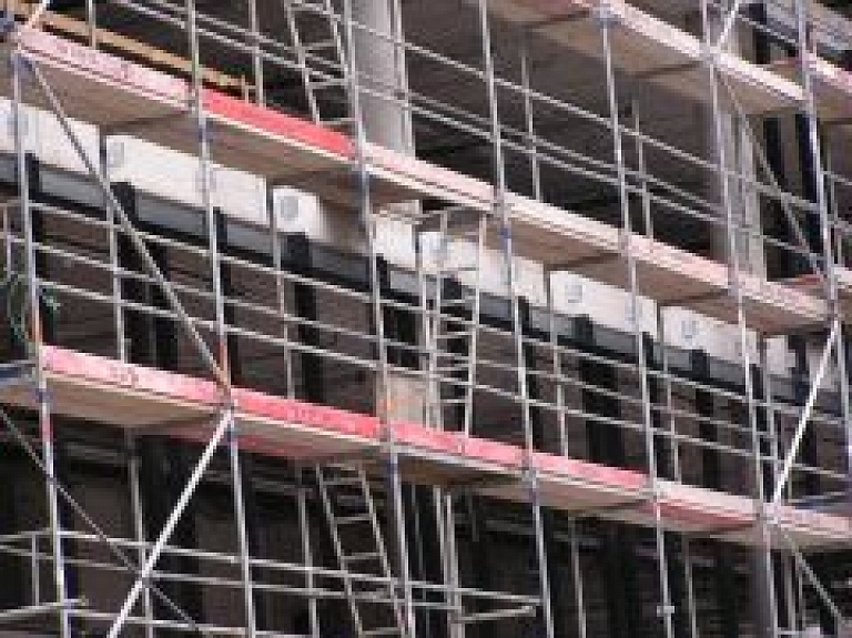 Jelgavā trīs daudzdzīvokļu mājās noslēgusies siltināšana