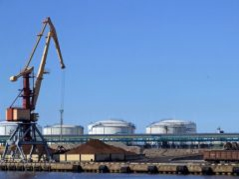 "Ventbunkers" pārkrāvis vairāk nekā 2 miljonus tonnu kravu