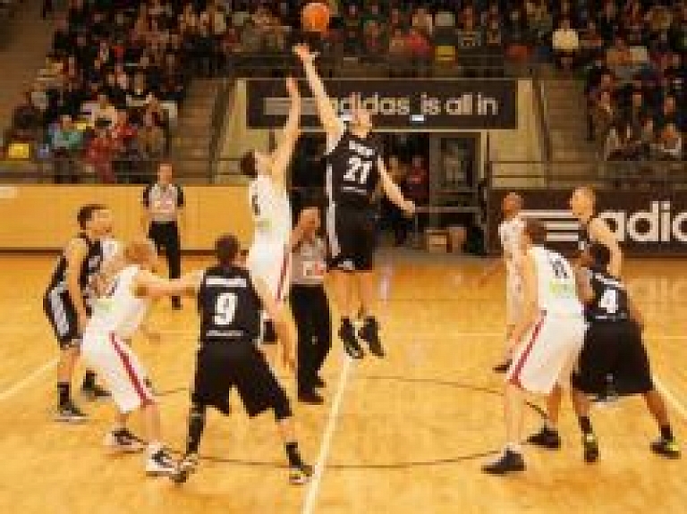 Jēkabpilieši spraigā cīņā atzīst Vefa pārākumu