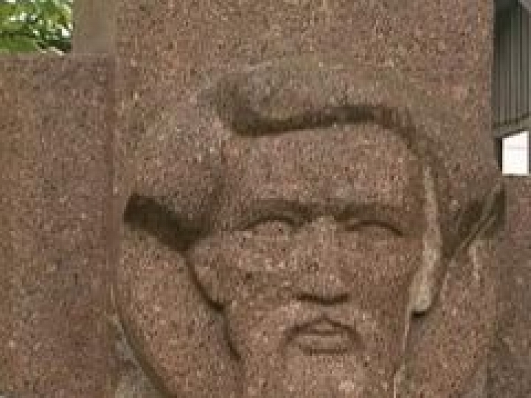 Viļķenē atzīmēta Baumaņu Kārļa 180.jubileja