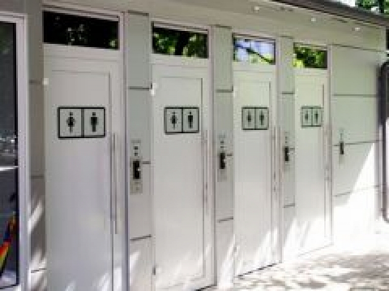 Sabiedriskās tualetes Rīgā par brīvu vai ar e-talonu