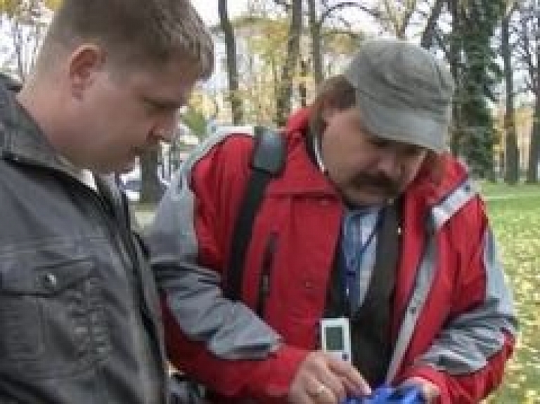 Rēzeknē pārbauda kokus (video)