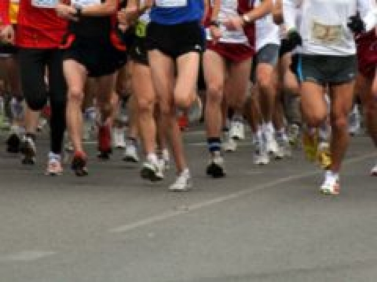 Alūksniete Ķelnes maratonā finišē sestā