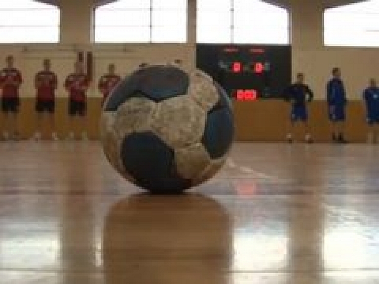 Ludzas handbolisti uzvar pirmajā čempionāta spēlē (video)