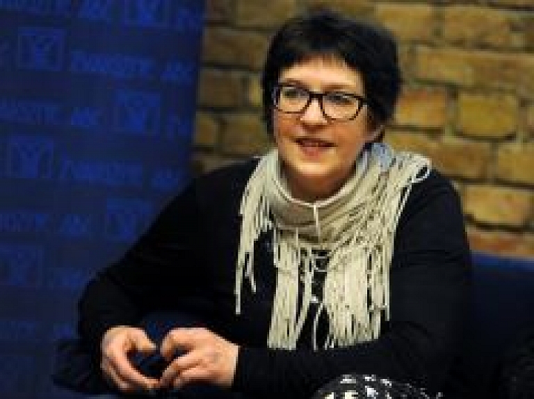 Lelde Stumbre viesosies Mālpilī