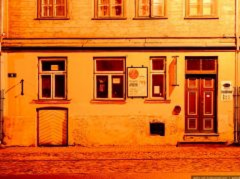 Kuldīgā prezentēs ceļojošo izstādi par arhitektūras fotogrāfijas pilottūri