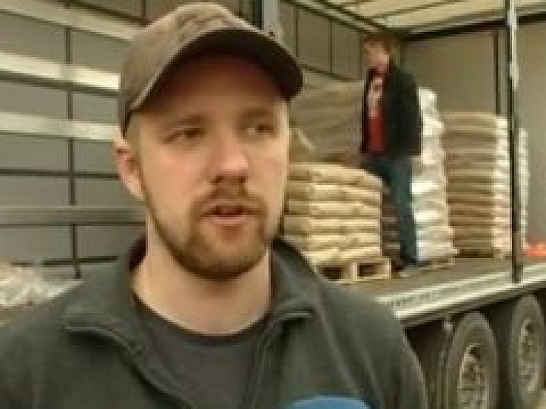 Dzīvnieku patversmē nogādā saziedotās granulas (video)