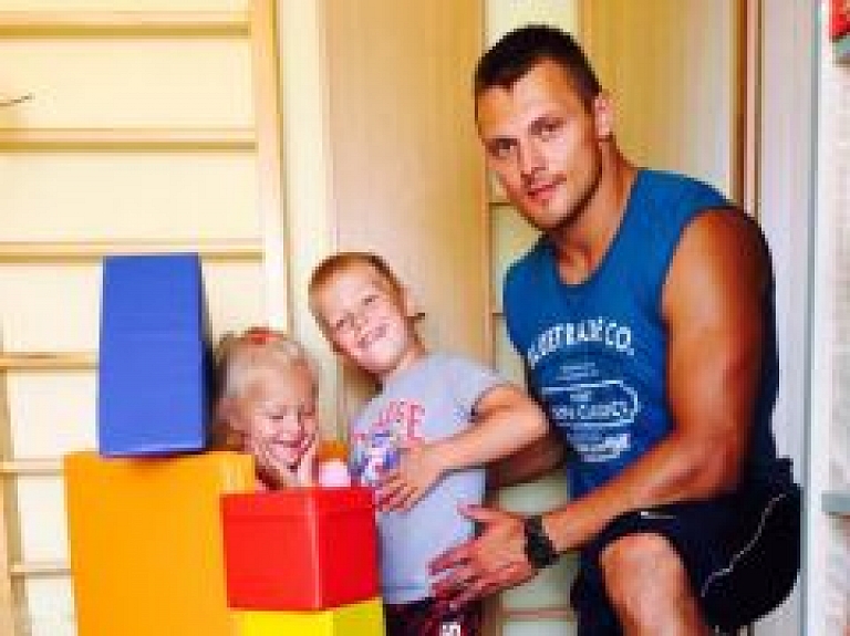 Dreiškena ģimene izvēlas Latvijā ražotas rotaļlietas