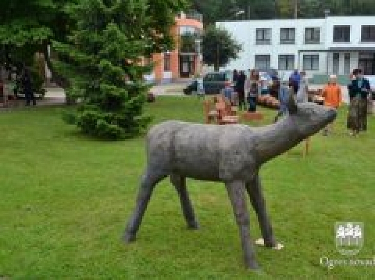 Notiks koka skulptūru atklāšana "Ogres Zilajos kalnos"