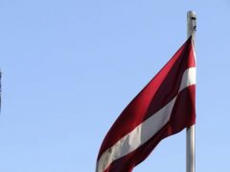 Alūksnes pilsētas svētku dienās aicina pacelt valsts karogu