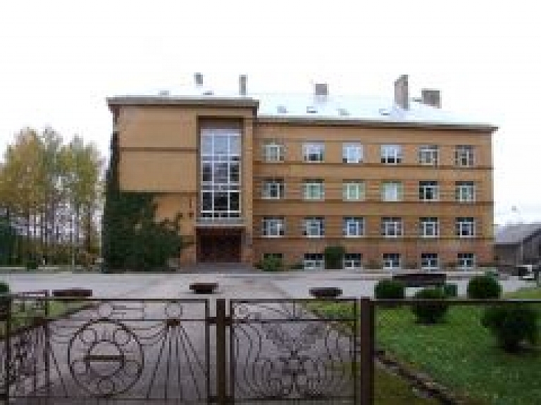 Valmieras Viestura vidusskola aicina darbā informātikas un programmēšanas pamatu skolotāju