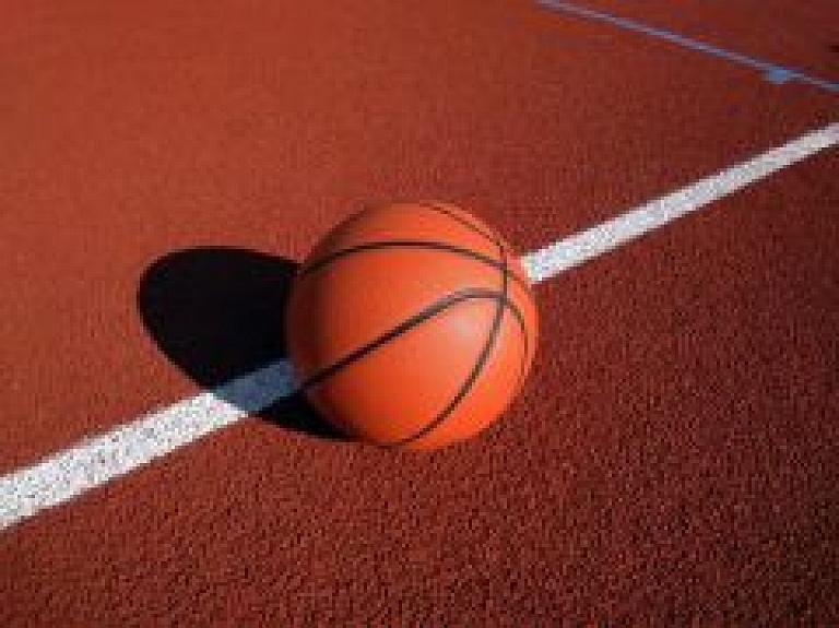 Ogres pilsētas svētkos basketbolu spēlēs Valsts prezidents