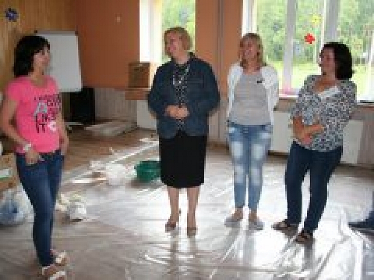 Limbažu domes pārstāvji apmeklē vizuālās mākslas nometni bērniem