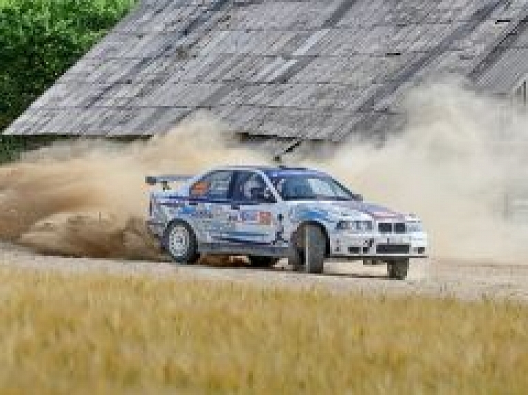 Lietuvas rallijsprintā pārliecinoši uzvar latvieši