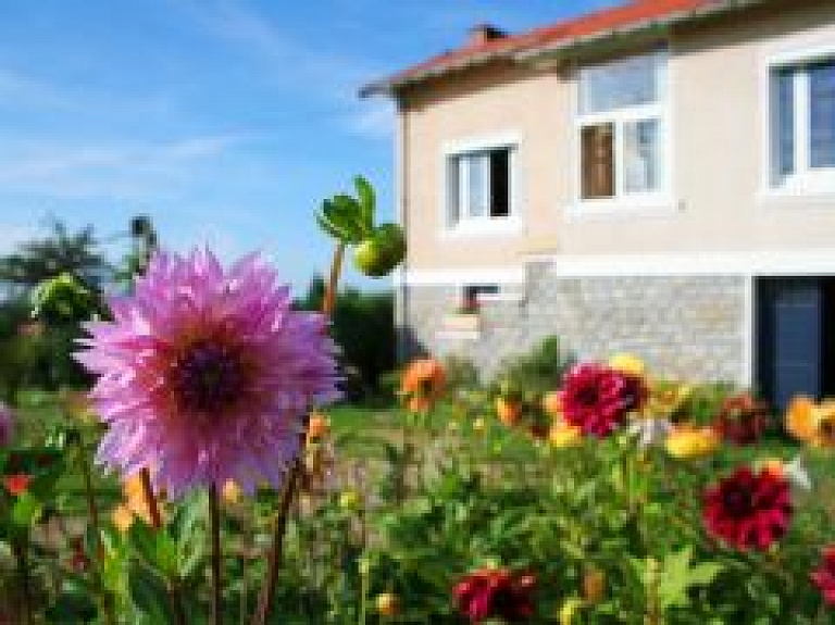 Pagarināta pieteikšanās konkursam "Sakopta vide Ādažu novadā 2015"