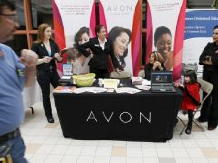 "Avon Cosmetics" pērn nedaudz audzēja apgrozījumu un cieta zaudējumus