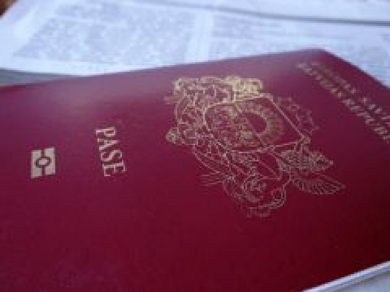 Silenē no Latvijas vēlas izceļot bez personu apliecinoša dokumenta