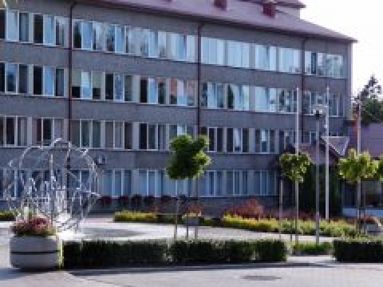 Pašvaldības vadība apmeklē Viļķenes pagasta iestādes