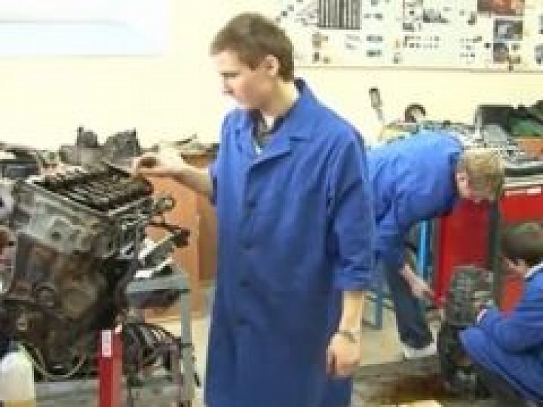 Malnavas koledžā mācās studenti ar surdotulka palīdzību (video)
