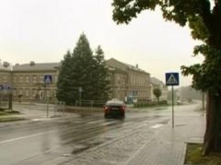 Valdība un pašvaldības vienosies, bet domstarpības paliks (video)