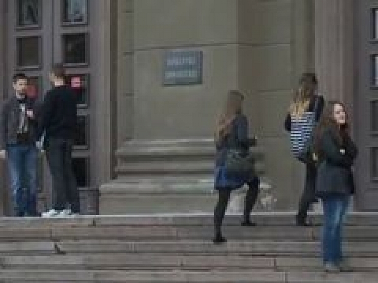 DU atbalstīs savus studentus (video)