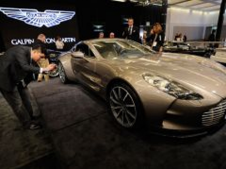 Miljonu vērto Aston Martin iegādājusies oligarha Stepanova sieva (video)