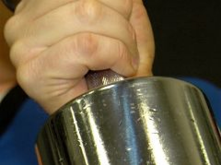 Ludzānietis izcīna  "Tautas stiprinieks 2012" titulu