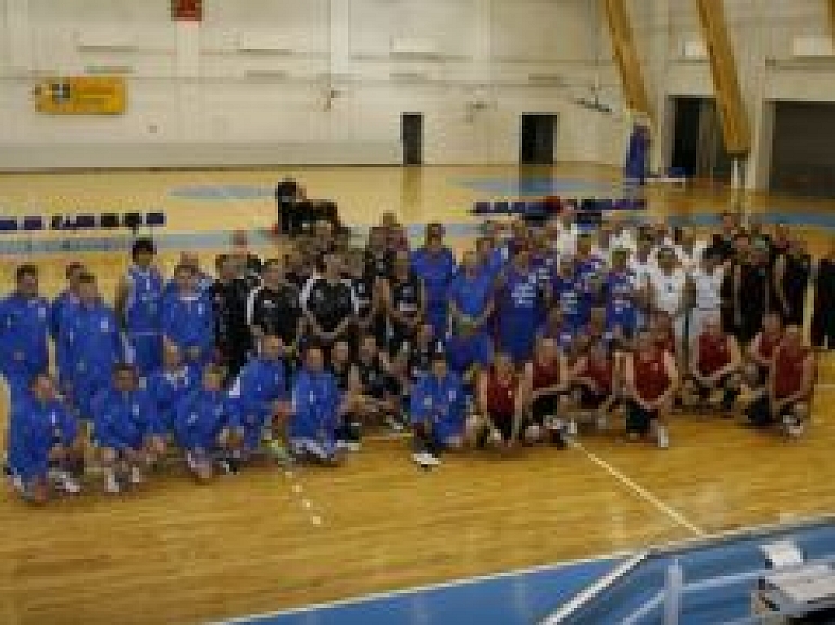 Veterānu basketbola turnīrā "Saldus 2012" uzvar Lietuva