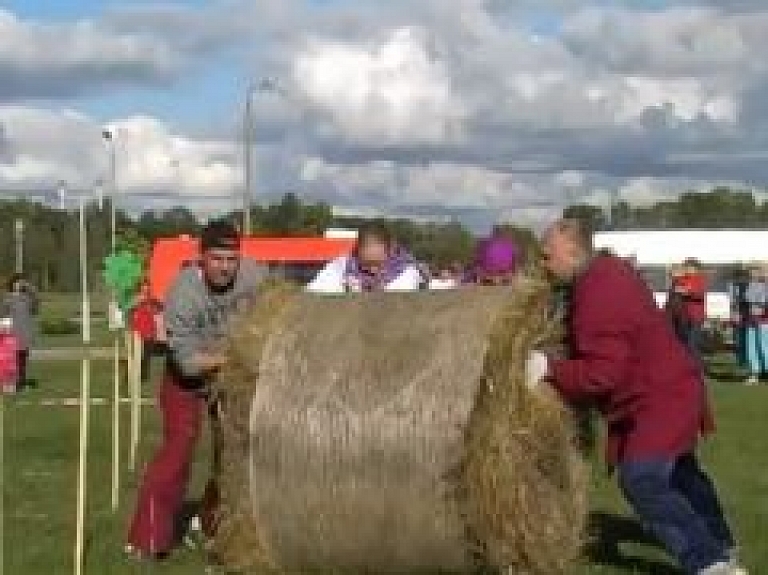 Līvānu novada pašvaldības pārstāvji mērojas spēkiem Sporta spēlēs (video)