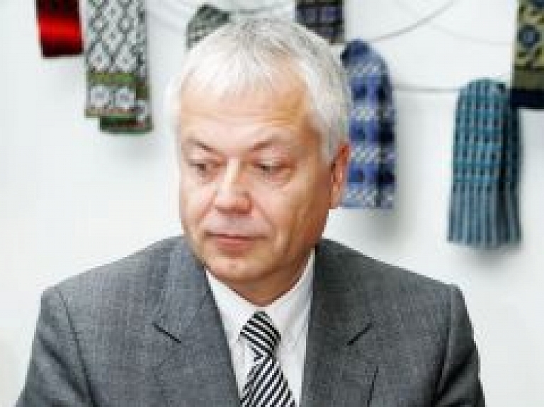 Sesks Briselē pārrunās iespējas piesaistīt ES finansējumu