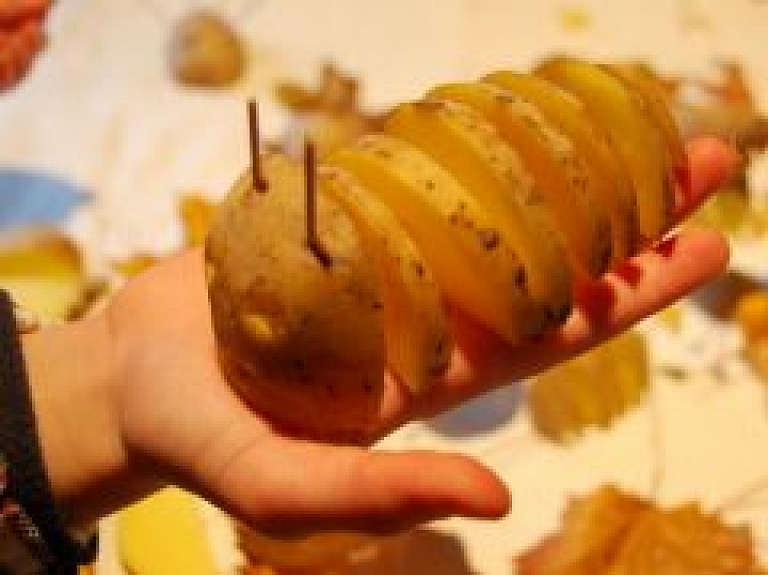 Brīvdabas muzejā Rudens saulstāvju un Ražas svētki