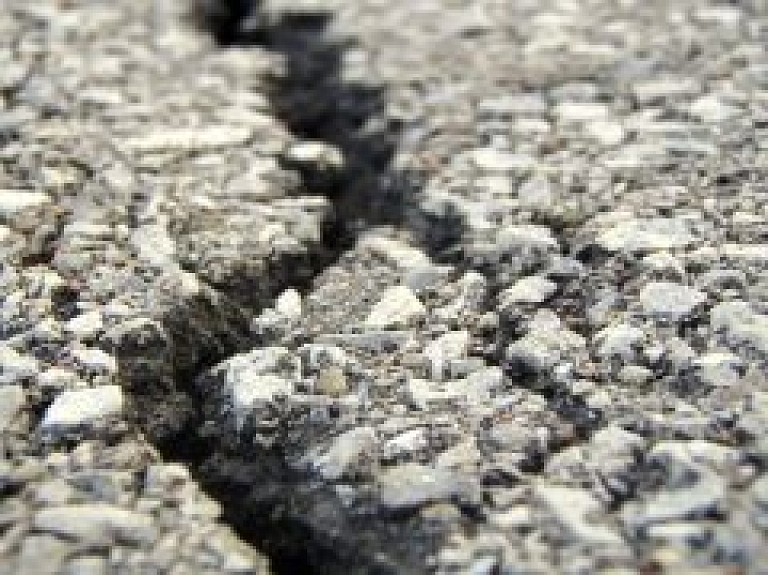 Papildus finansējumu novirzīs ceļu uzturēšanas darbiem