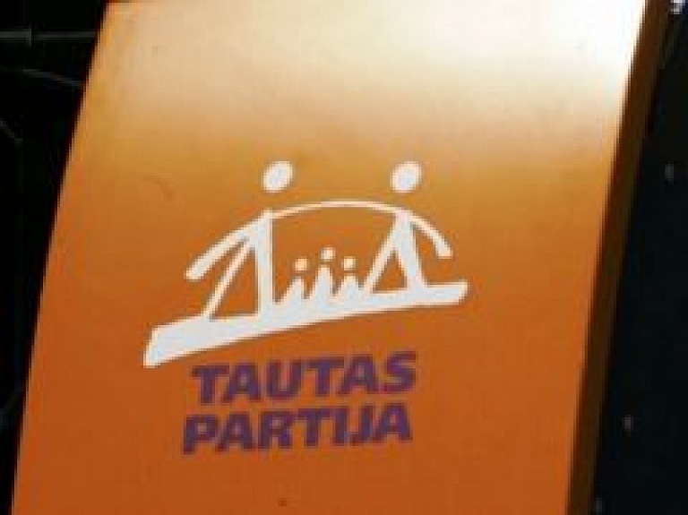 Aizkrauklē joprojām redzama Tautas partijas izkārtne