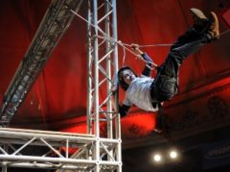 Tehniskā jaunrade tuvplānā jeb svētki Annas ielā