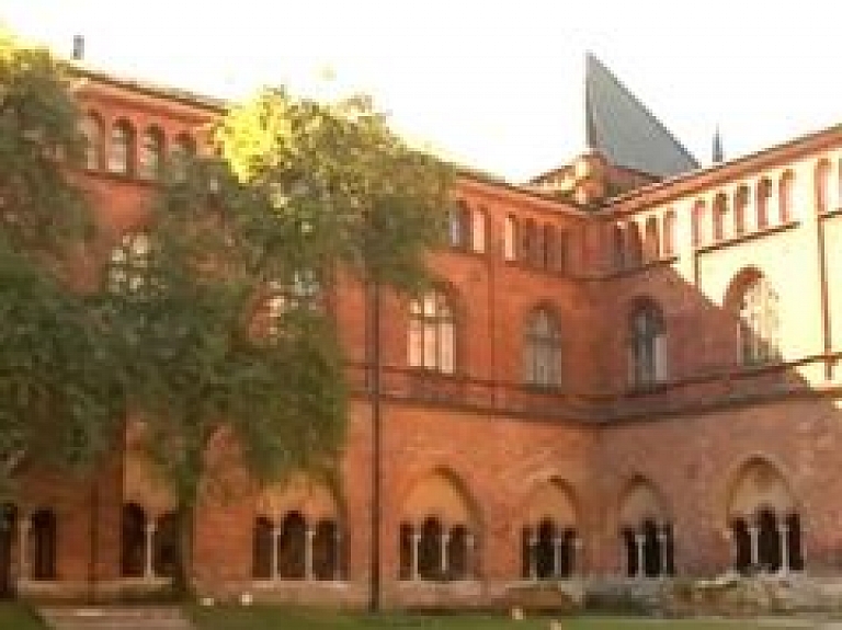 Artura Bērziņa 160 stundu veltījums skatītājiem Rīgas Doma dārzā