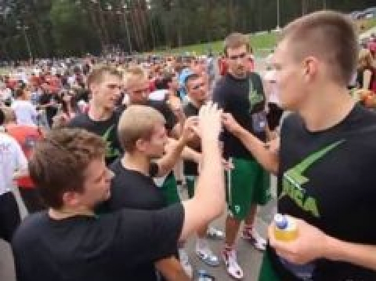 "BK Valmiera" piedalās labdarības skrējienā Nike Riga Run (video)
