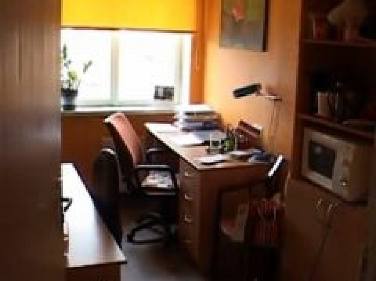 Talsu tautas nama saime pārceļas uz jaunām telpām (video)
