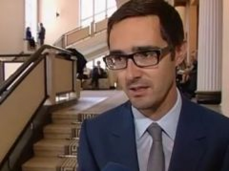 Valsts neplāno aizsargāt nereģistrētu kopdzīvi (video)