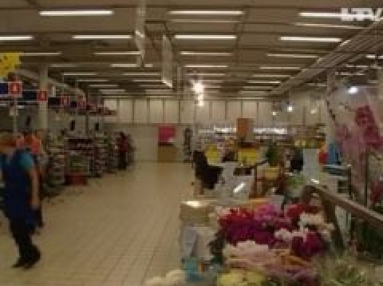Valsts cenšas ierobežot tirgotāju prasības (video)