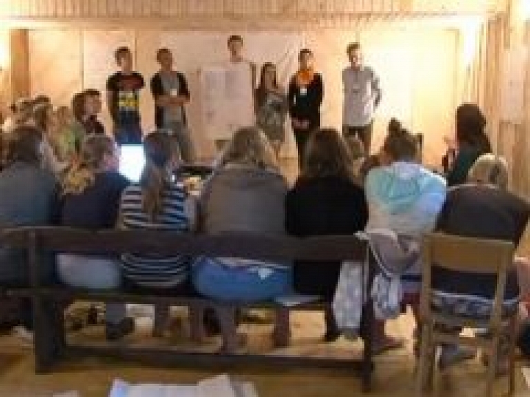 Aktīvākie Talsu apkārtnes jaunieši pulcējas Vasaras akadēmijā (video)