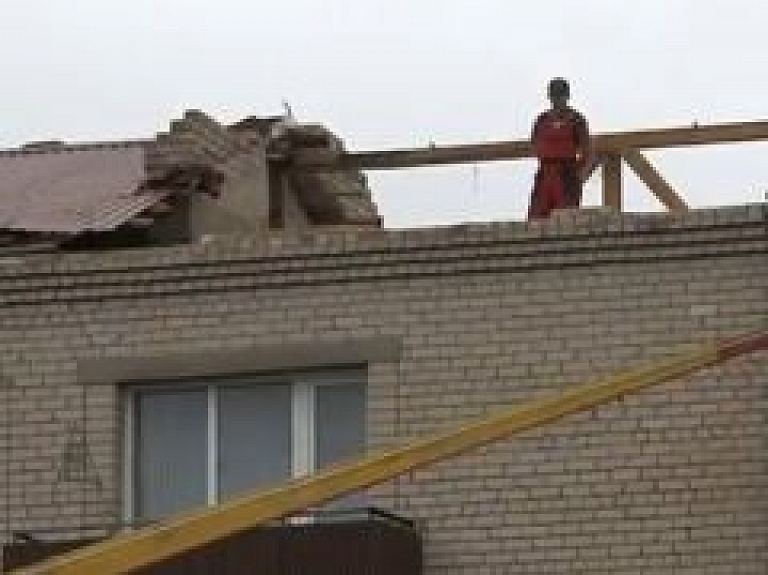 Talsos joprojām cīnās ar vētras postījumiem (video)