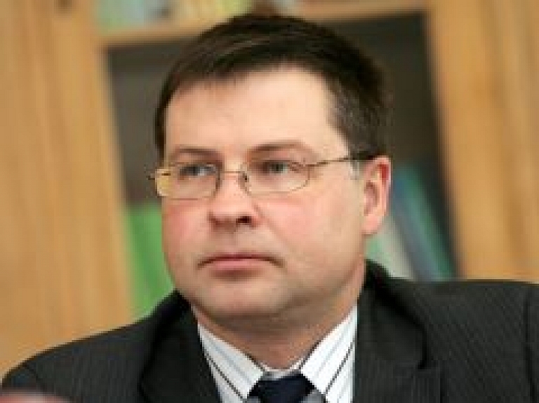 Dombrovskis: ir milzīgs spiediens tērēt vairāk