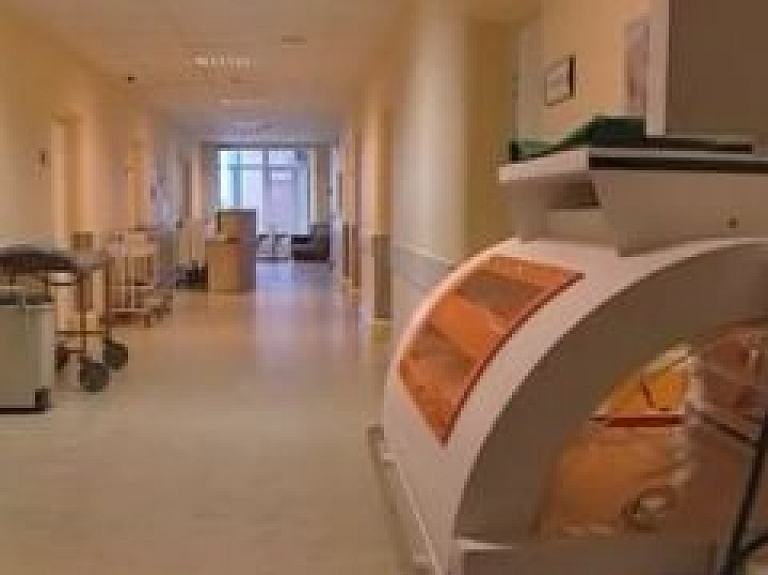 Grūtnieču aprūpētājiem atalgojums būs četras reizes lielāks (video)