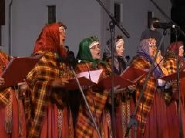 Suitu sievas dzied Aglonā (video)
