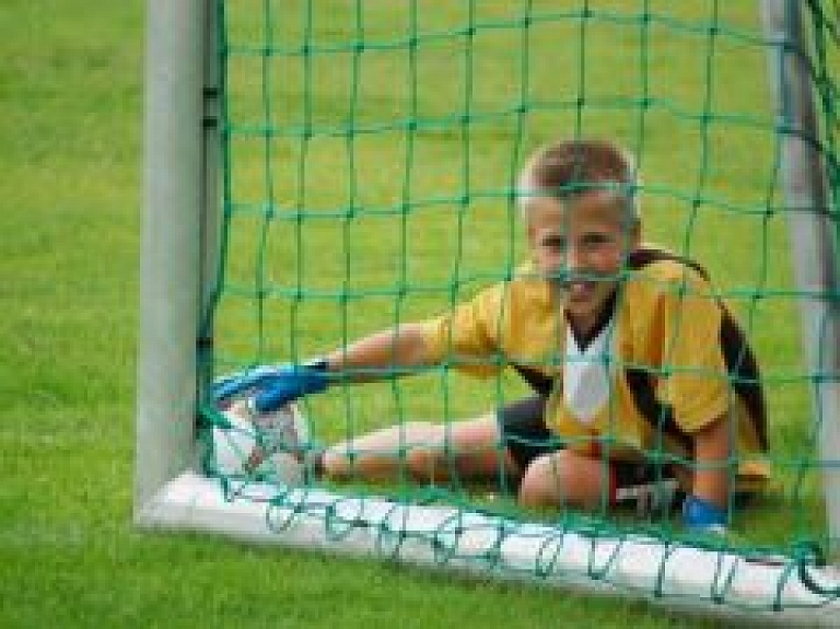 Siguldā norisinās futbola turnīrs bērniem