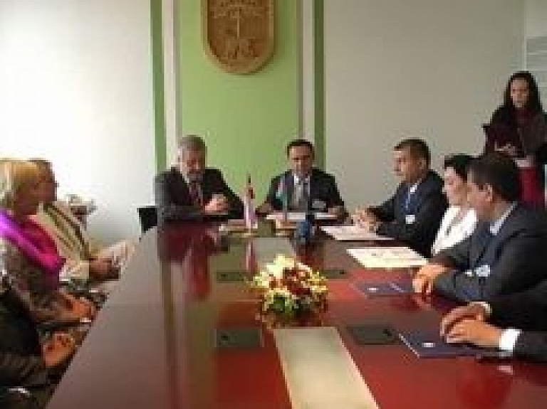 Jēkabpils parakstījusi sadarbības līgumu ar Azerbaidžānu (video) - papildināts